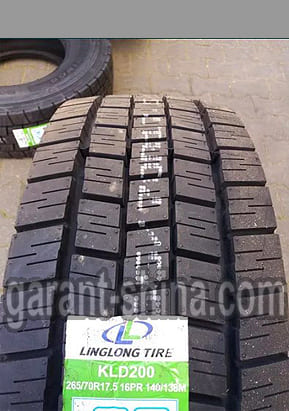 Ling Long KLD200 (приводная) 265/70 R17.5 140/138M 16PR - Фото протектора с этикеткой вблизи